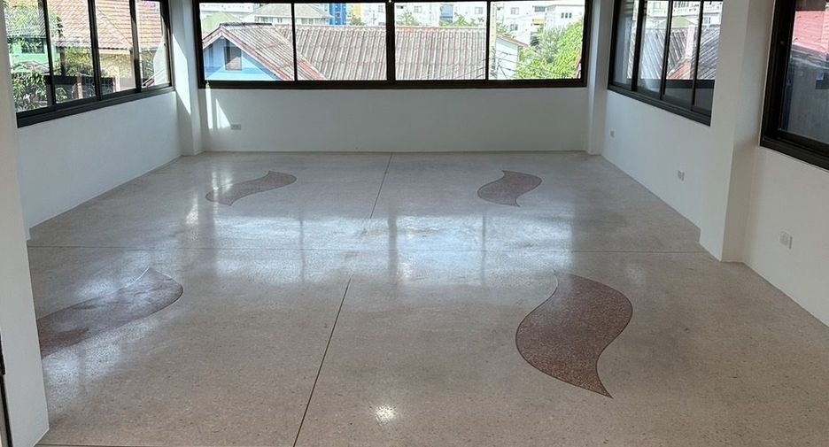 出售 5 卧室 独立屋 在 Wang Thong Lang, 曼谷