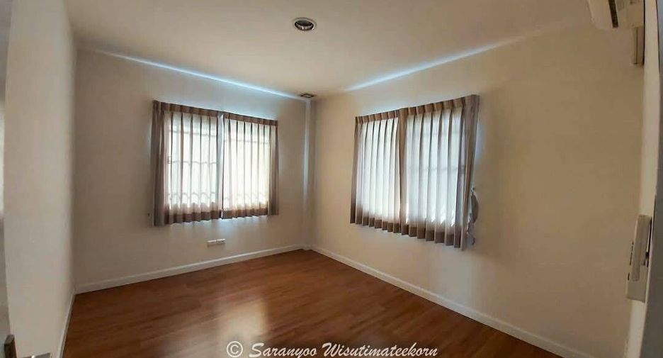 For sale 3 bedrooms house in Bang Kapi, Bangkok