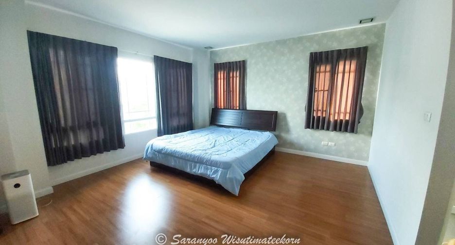 For sale 3 bedrooms house in Bang Kapi, Bangkok