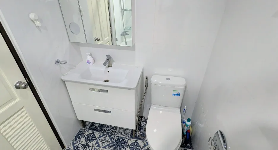 For sale 2 bedrooms condo in Watthana, Bangkok