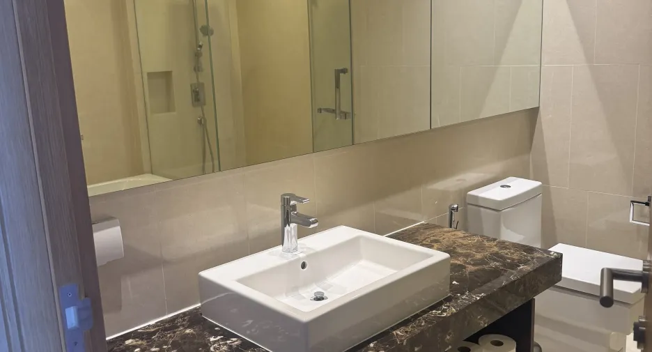For sale 2 ベッドルーム condo in Khlong Toei, Bangkok