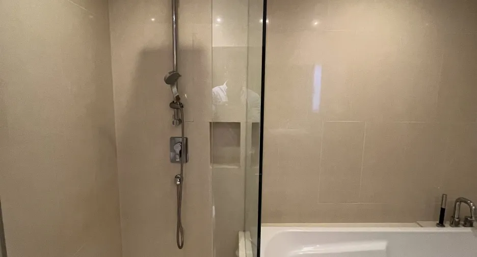 For sale 2 ベッドルーム condo in Khlong Toei, Bangkok