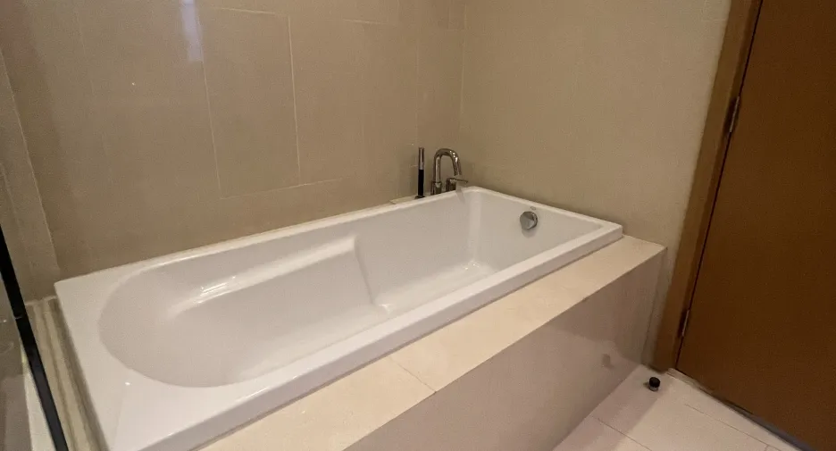 For sale 2 ベッドルーム condo in Khlong Toei, Bangkok