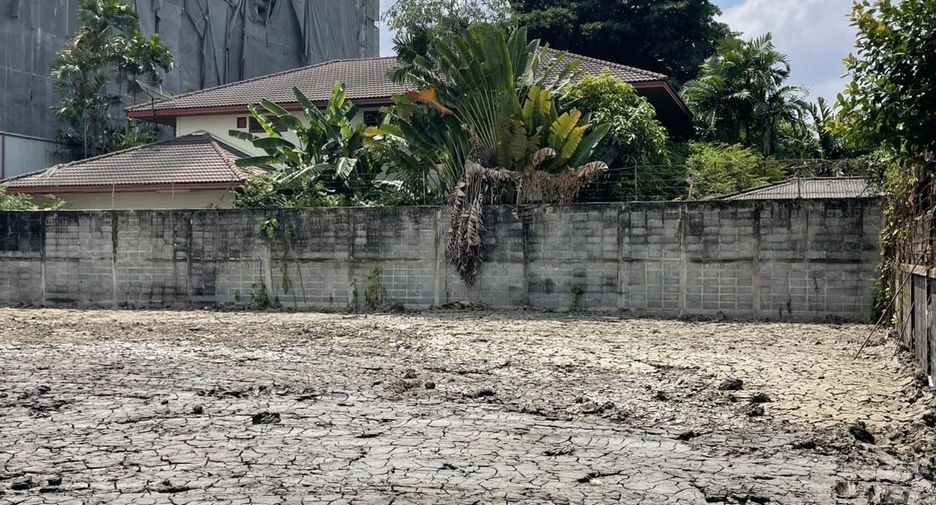 For sale land in Phra Khanong, Bangkok