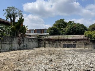 出售 土地 在 Phra Khanong, 曼谷