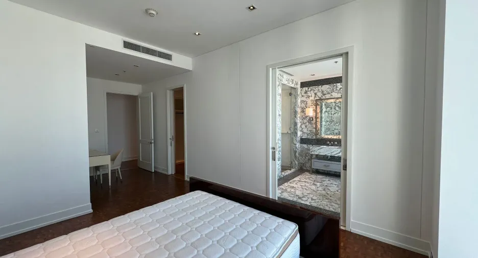 Condo en venta y en alquiler de 2 habitaciones en Sathon, Bangkok
