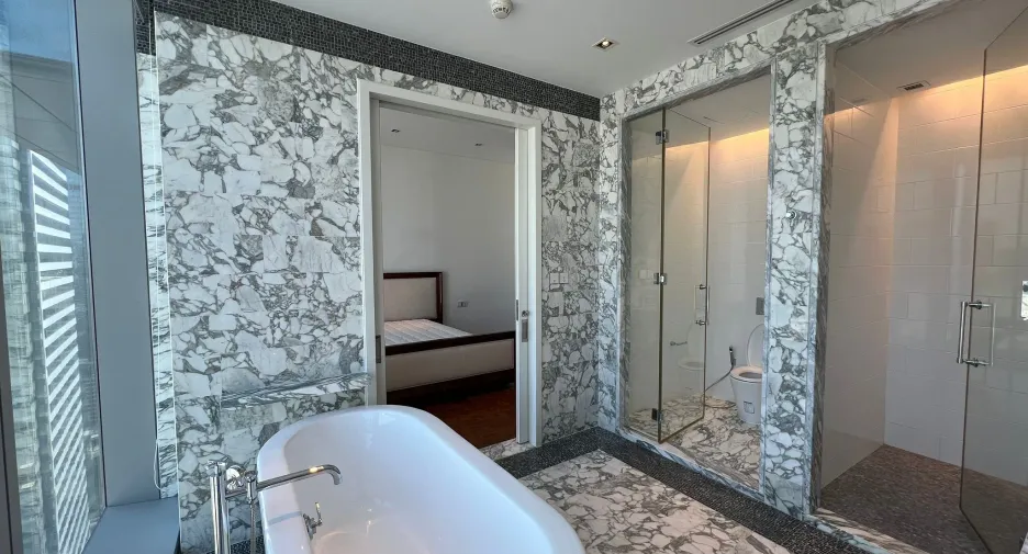 Condo en venta y en alquiler de 2 habitaciones en Sathon, Bangkok