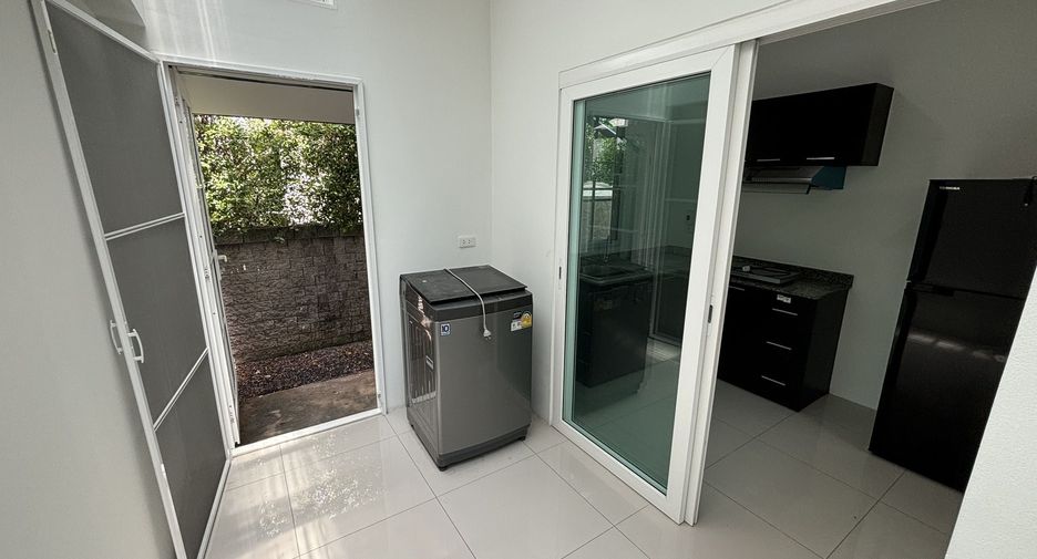 Casa en venta y en alquiler de 4 habitaciones en Chom Thong, Bangkok