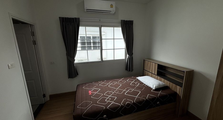 Casa en venta y en alquiler de 4 habitaciones en Chom Thong, Bangkok