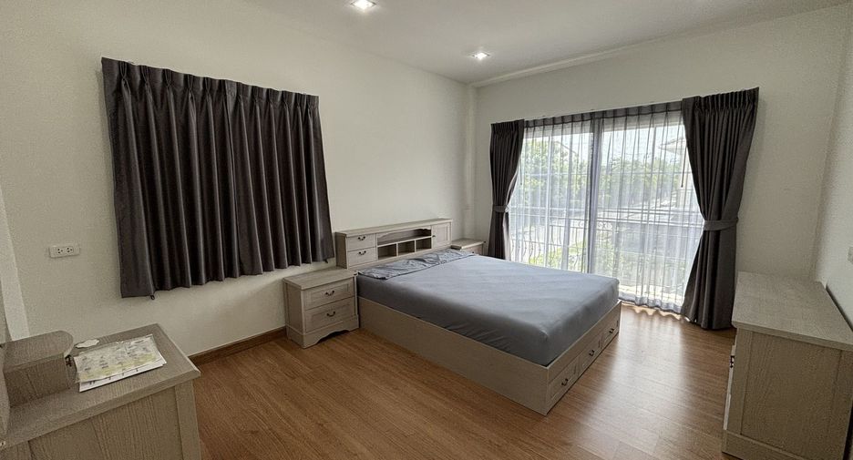 Casa en venta y en alquiler de 4 habitaciones en Chom Thong, Bangkok