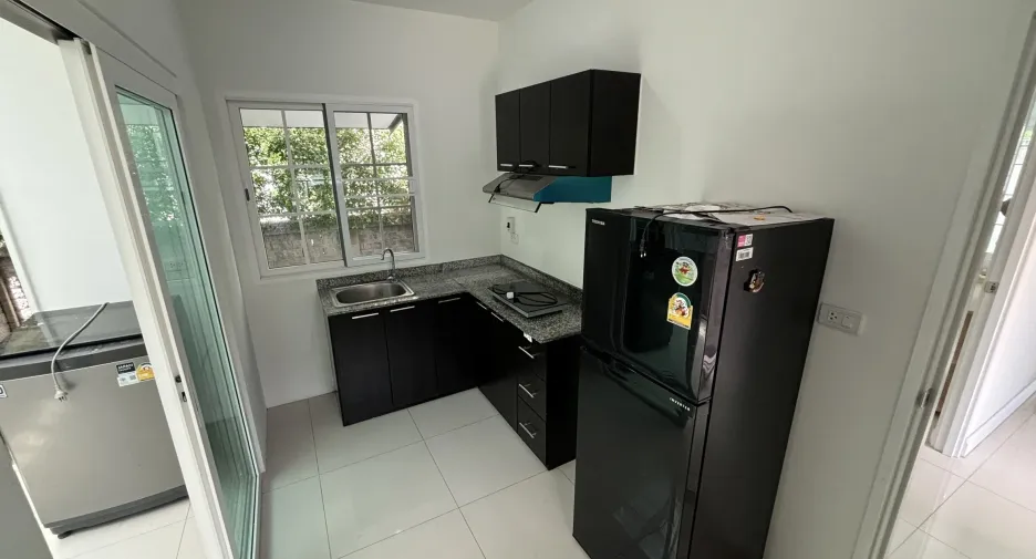 Casa en venta y en alquiler de 4 habitaciones en Chom Thong, Bangkok