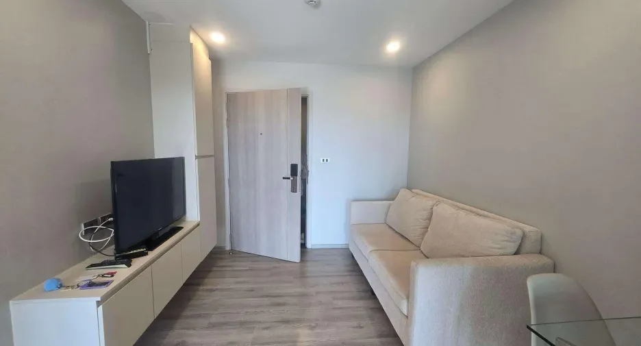 For rent 1 bed condo in Mueang Samut Prakan, Samut Prakan