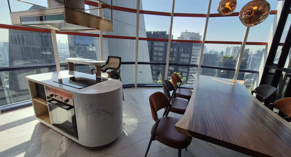 For sale 1 bed condo in Khlong Toei, Bangkok