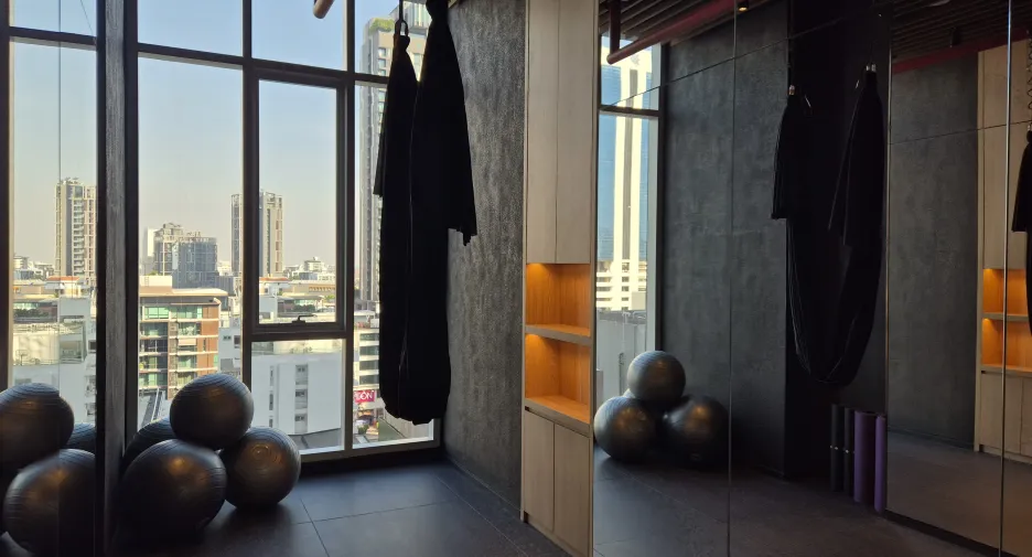 For sale 1 bed condo in Khlong Toei, Bangkok