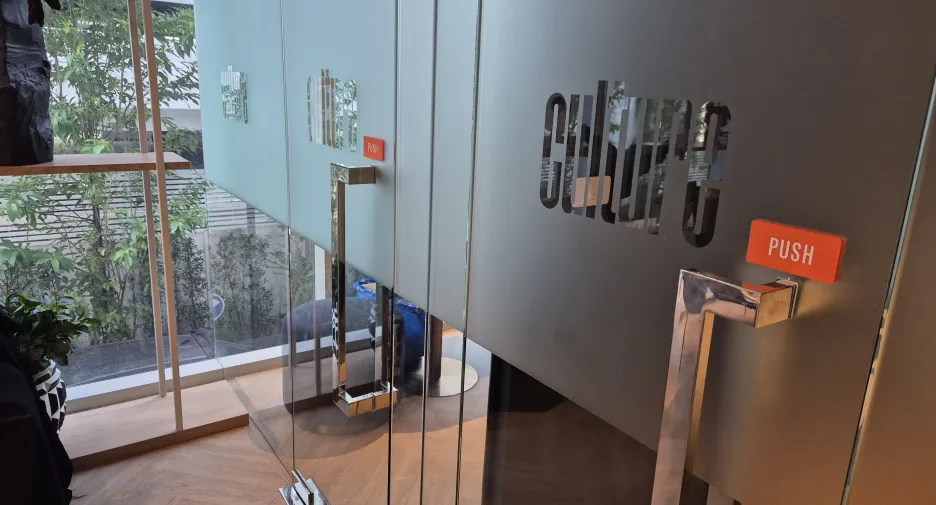 For sale 1 bed condo in Khlong Toei, Bangkok