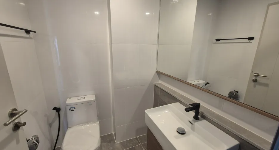 For sale 1 bed condo in Khlong Toei, Bangkok