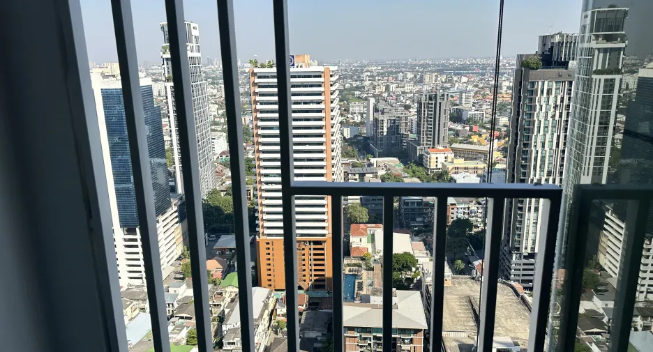 For sale 1 bed condo in Khlong Toei, Bangkok