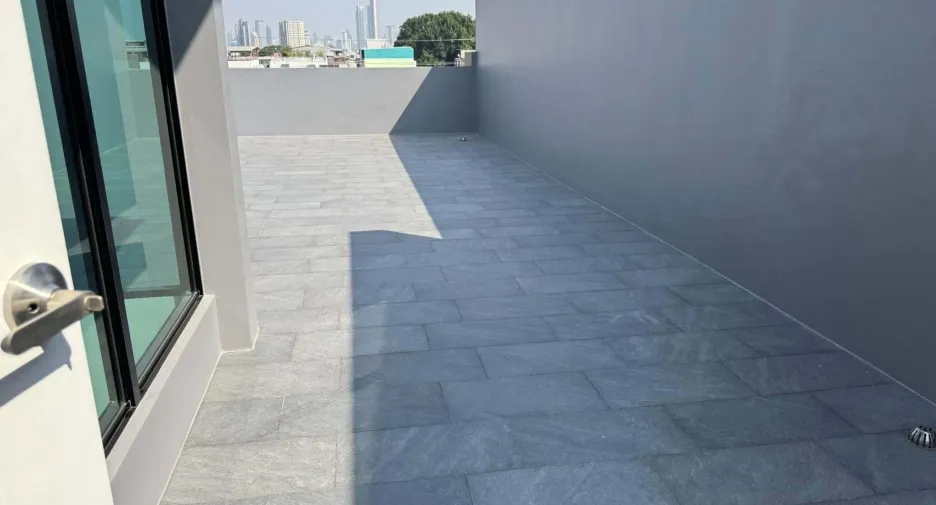 For sale and for rent 6 bedrooms house in Bangkok Yai, Bangkok