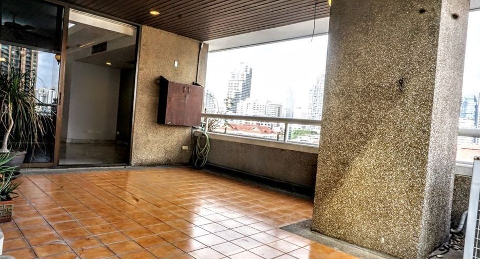 For sale 3 bedrooms condo in Watthana, Bangkok
