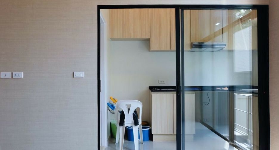 For sale 3 bedrooms townhouse in Yan Nawa, Bangkok