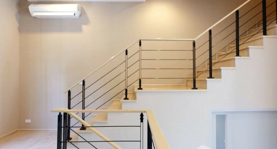 For sale 3 bedrooms townhouse in Yan Nawa, Bangkok