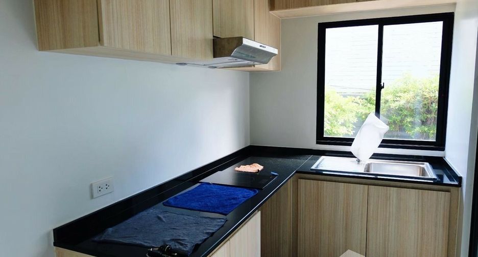 For sale 3 bedrooms townhouse in Yan Nawa, Bangkok