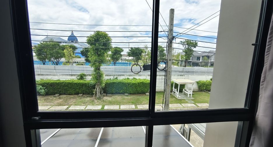 À vendre 2 chambres maison de ville à Phra Samut Chedi, Samut Prakan