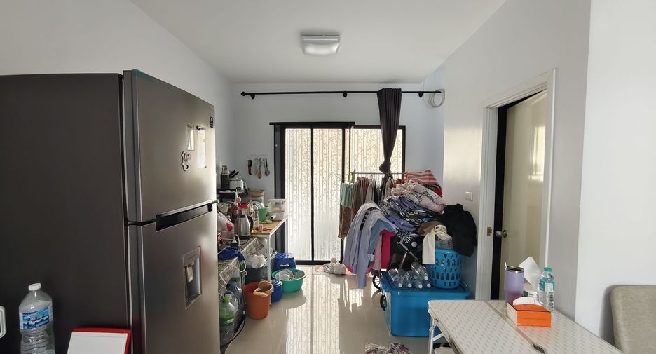 À vendre 2 chambres maison de ville à Phra Samut Chedi, Samut Prakan