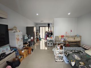 出售 2 卧室 联排别墅 在 Phra Samut Chedi, Samut Prakan