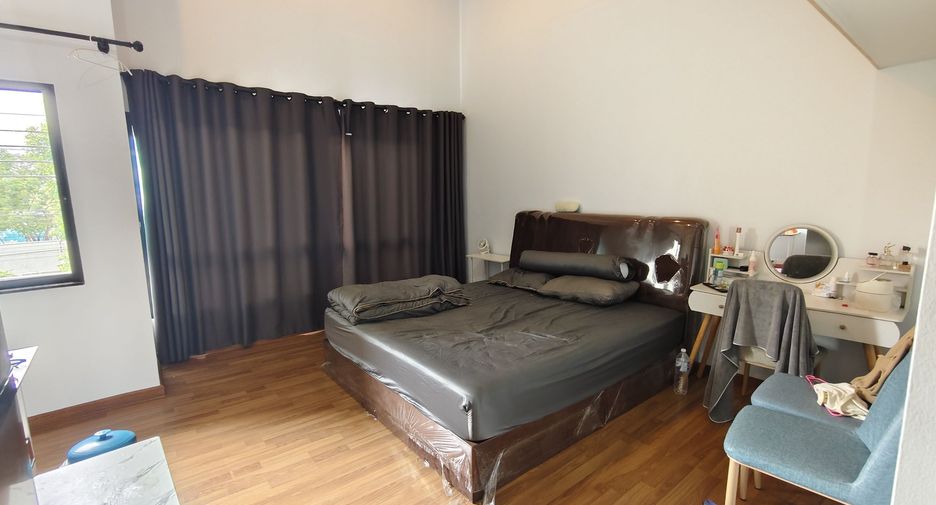 À vendre 2 chambres maison de ville à Phra Samut Chedi, Samut Prakan