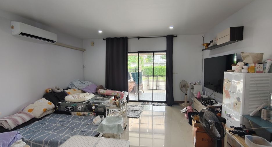 À vendre 2 chambres maison de ville à Phra Samut Chedi, Samut Prakan
