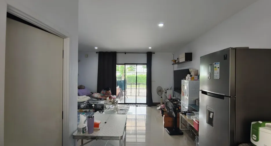À vendre 2 chambres maison de ville à Phra Samut Chedi, Samut Prakan