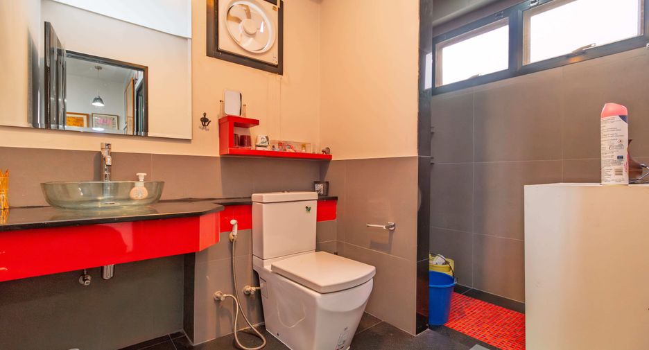 For sale and for rent 7 bedrooms house in Bang Khae, Bangkok