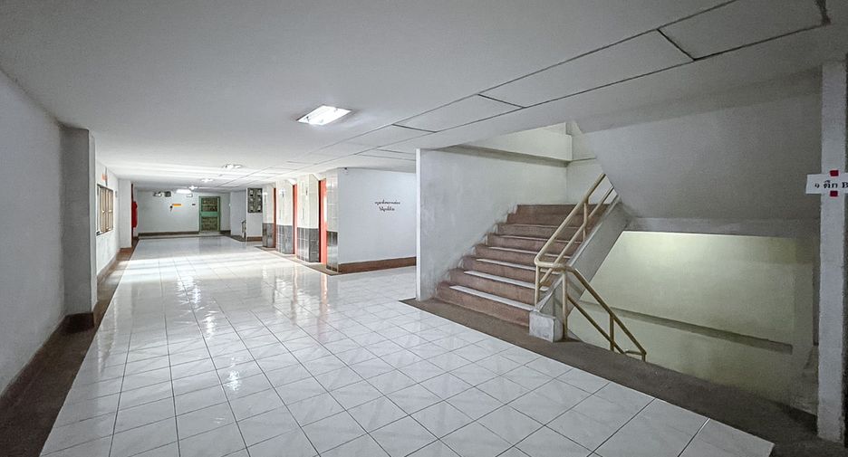 For sale 1 bed condo in Khan Na Yao, Bangkok