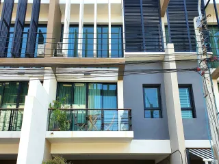 For sale そして for rent 3 ベッドルーム townhouse in Khlong Toei, Bangkok