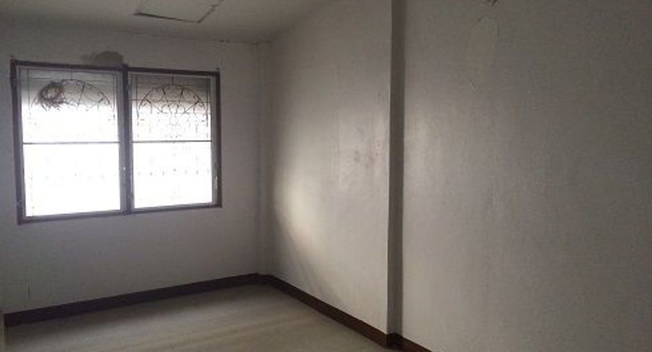 For rent 4 bedrooms townhouse in Don Mueang, Bangkok