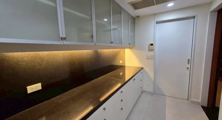 For sale and for rent 4 bedrooms condo in Sathon, Bangkok