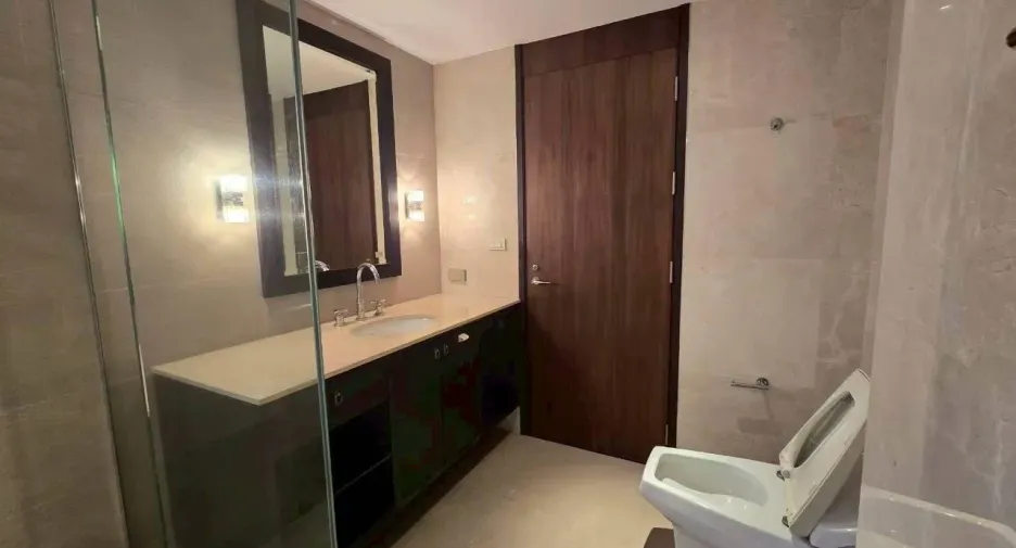 For sale and for rent 4 bedrooms condo in Sathon, Bangkok