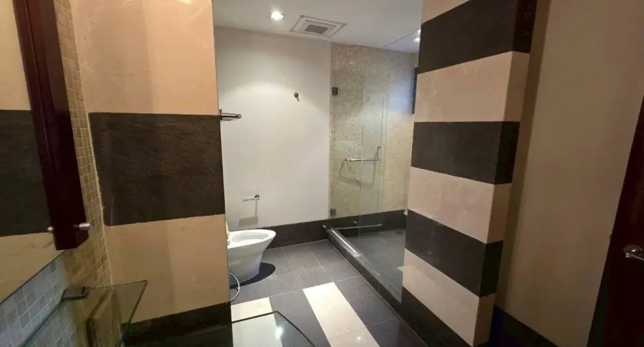 For sale and for rent 4 bedrooms condo in Sathon, Bangkok