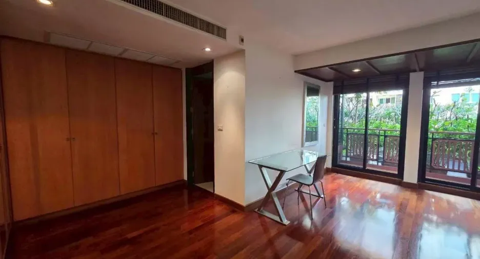 For sale and for rent 4 bedrooms condo in Sathon, Bangkok