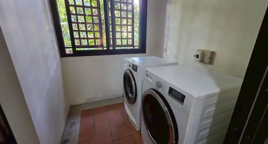 For sale and for rent 4 bedrooms condo in Sathon, Bangkok