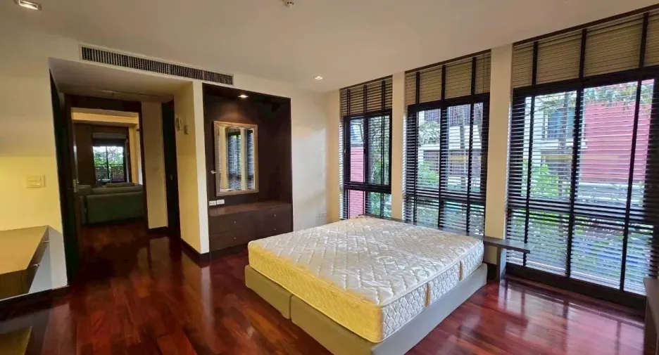 For sale and for rent 4 bedrooms condo in Sathon, Bangkok