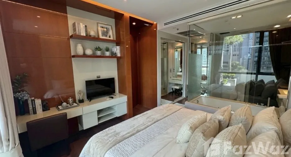 For sale 1 bed condo in Khlong Toei, Bangkok