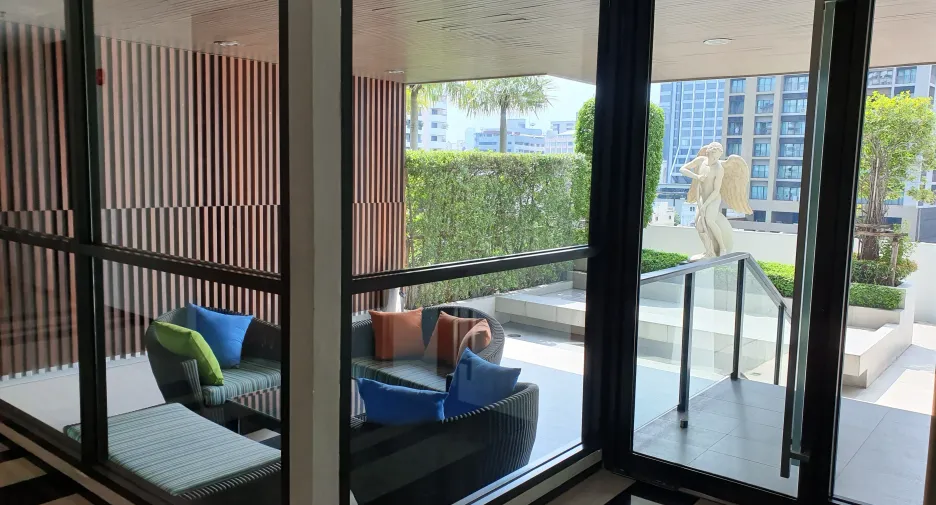 For sale 1 bed condo in Khlong Toei, Bangkok