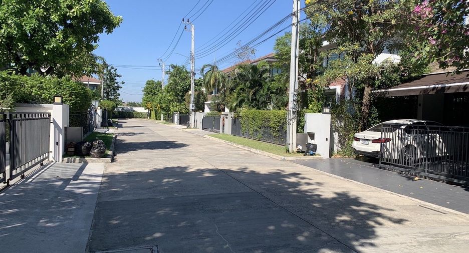 For sale 3 bedrooms house in Prawet, Bangkok