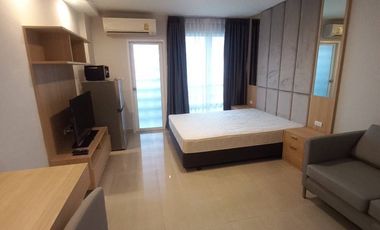 Condo en alquiler de estudio en Huai Khwang, Bangkok