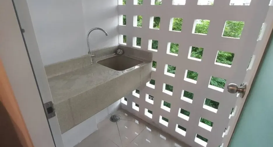 For rent studio condo in Huai Khwang, Bangkok