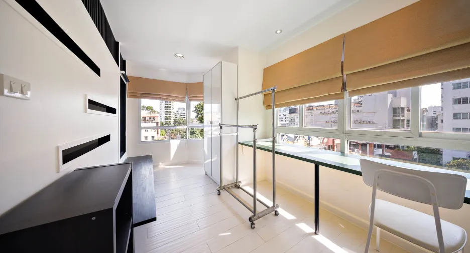 For sale 3 bedrooms condo in Watthana, Bangkok