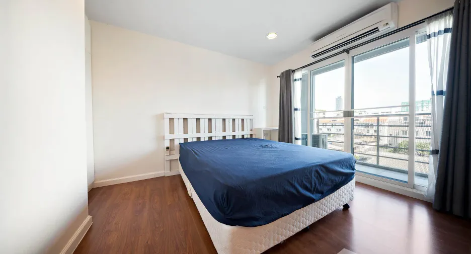 For sale 3 bedrooms condo in Watthana, Bangkok