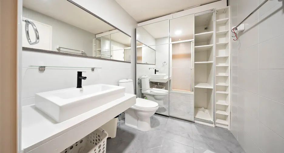 For sale 3 bedrooms condo in Watthana, Bangkok
